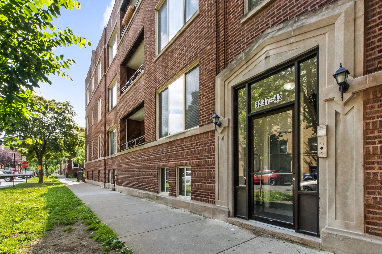 3237 W Sunnyside Avenue 1E