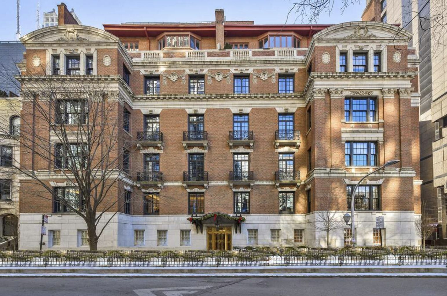 33 E Bellevue Place PH-W7
