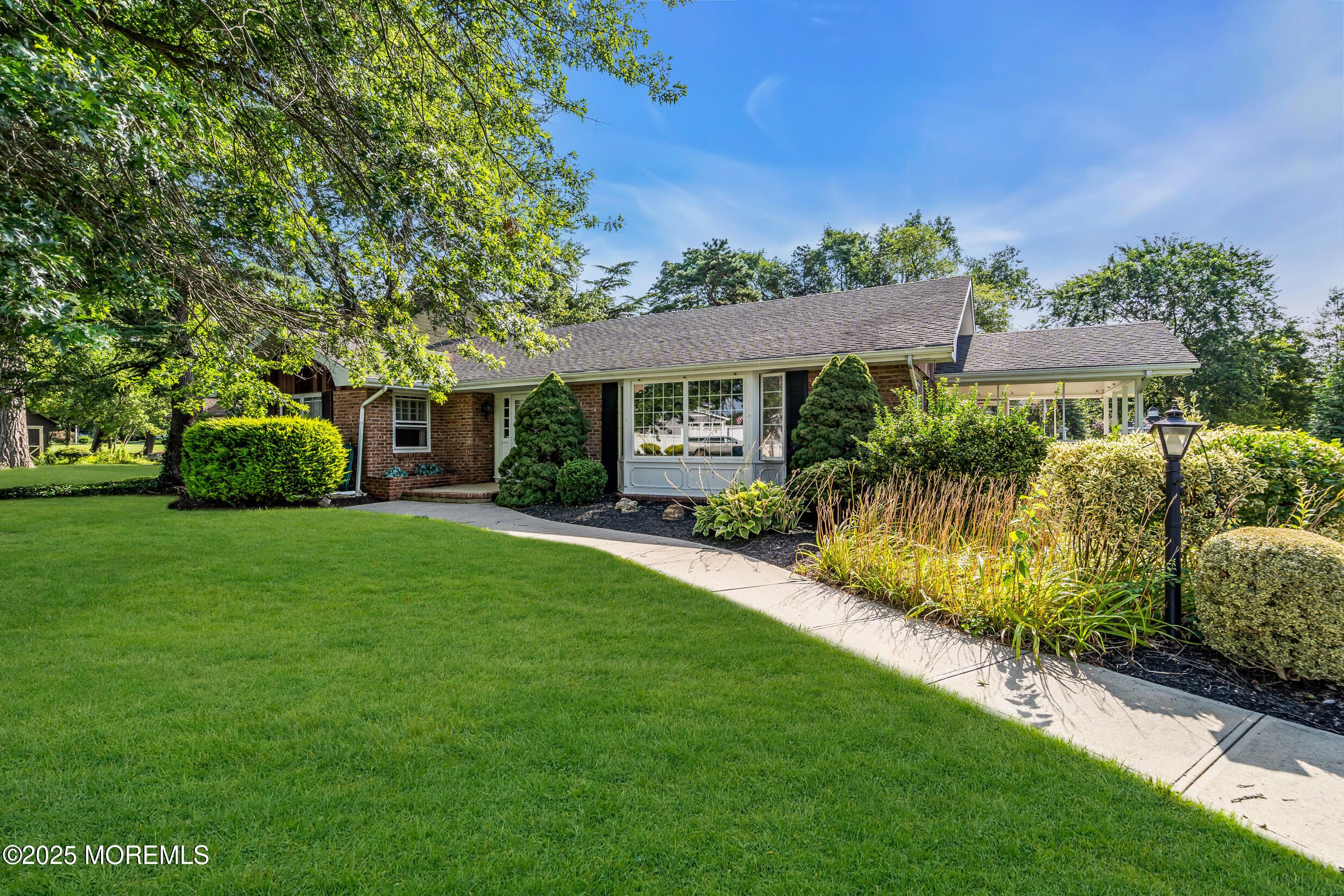 33 Brooks Road