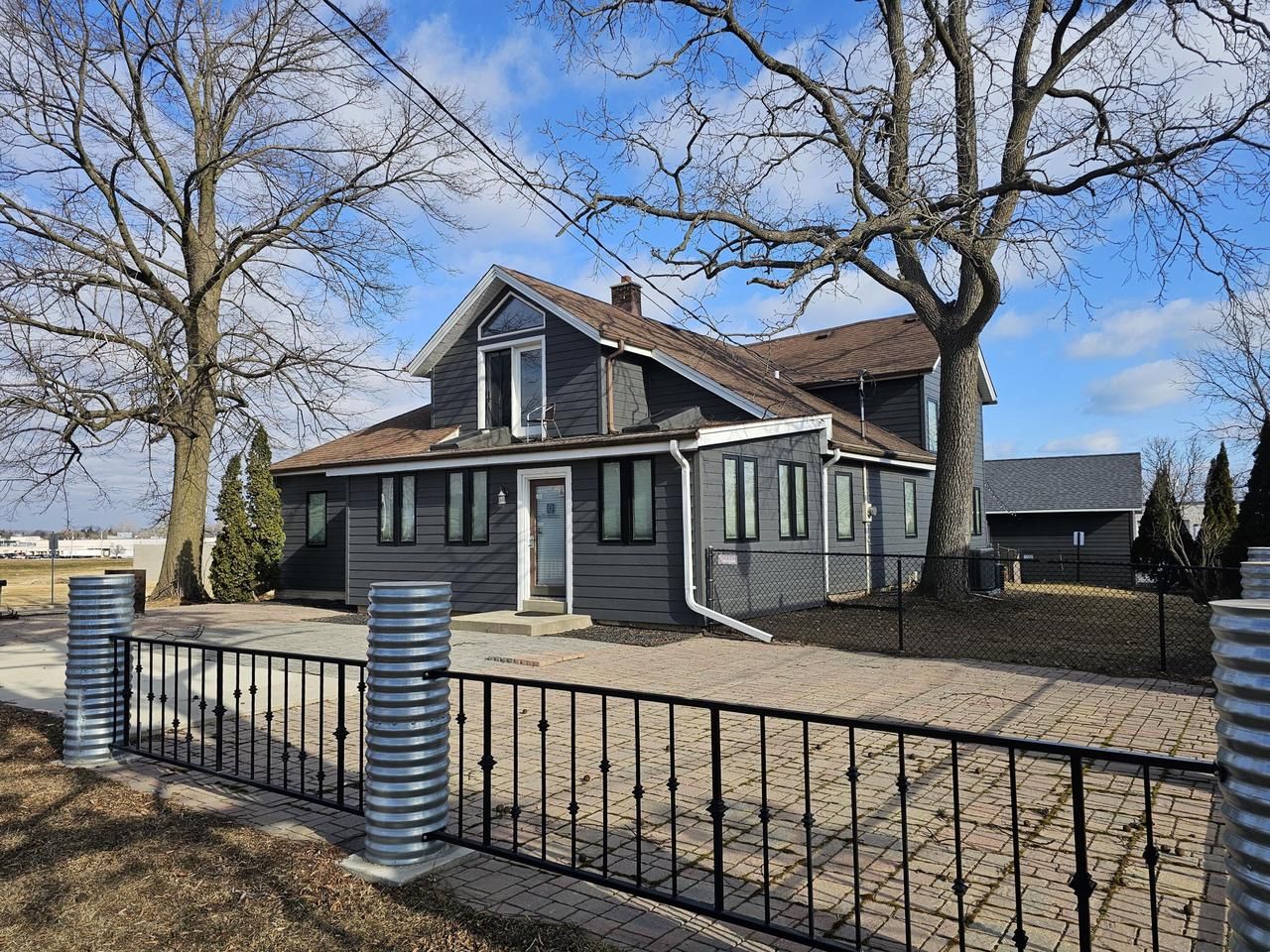 4464 South Whitnall Avenue