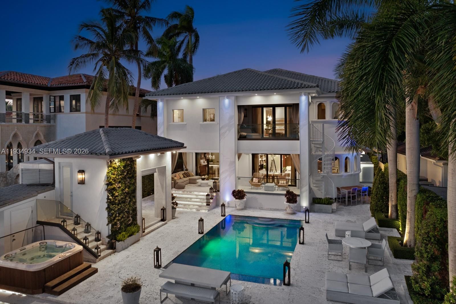 176 S Hibiscus Drive