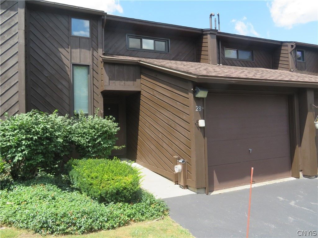 28 Sherman Oaks Drive