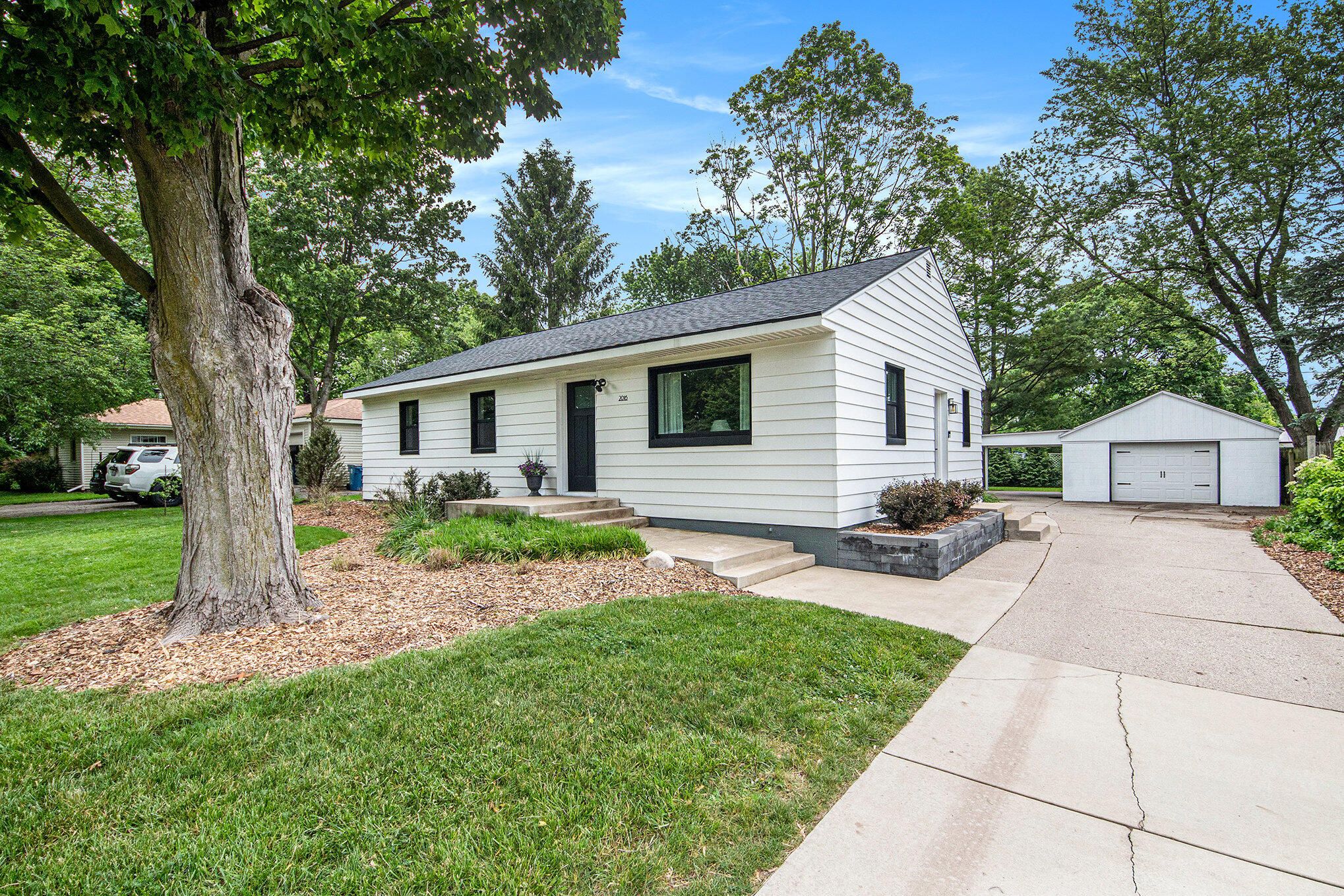 2016 Engleside Drive Se