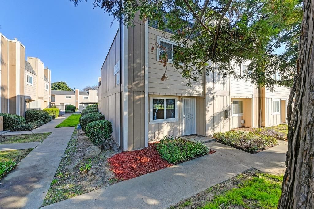 7032 Fair Oaks Boulevard 3