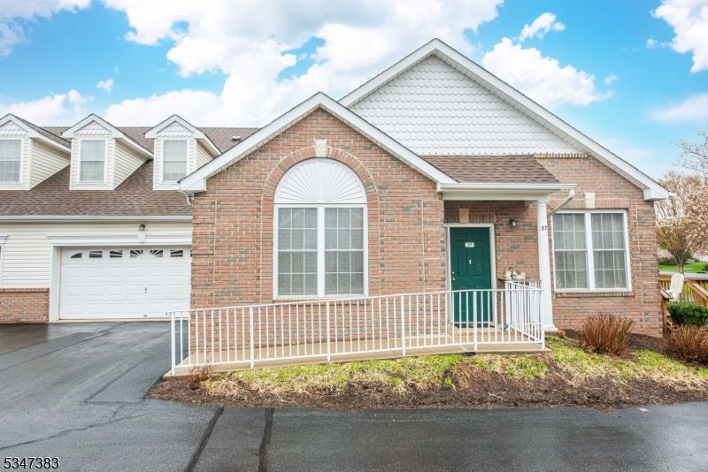 17 Suzanne Dr