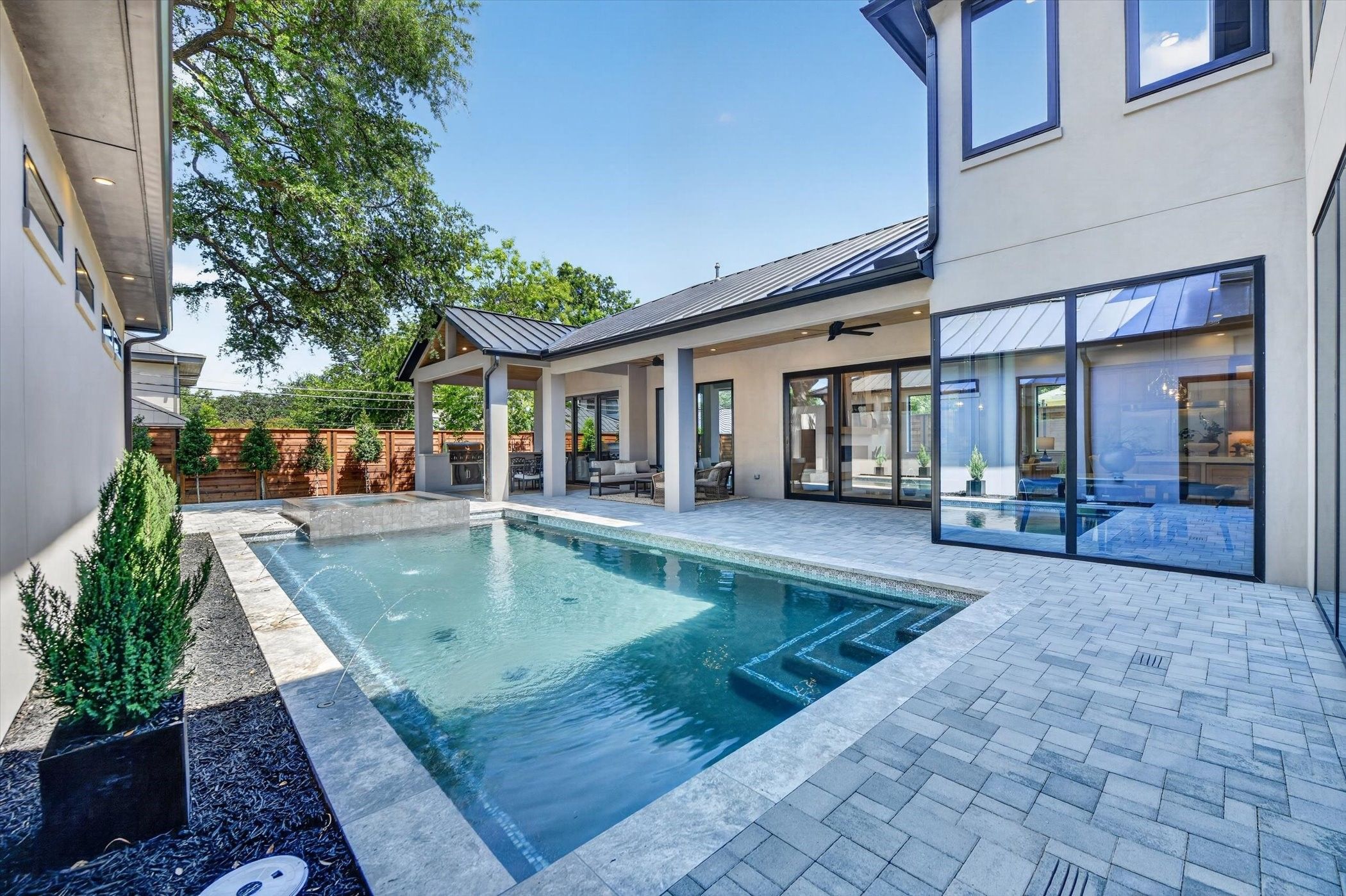 11028 Edgemere Road