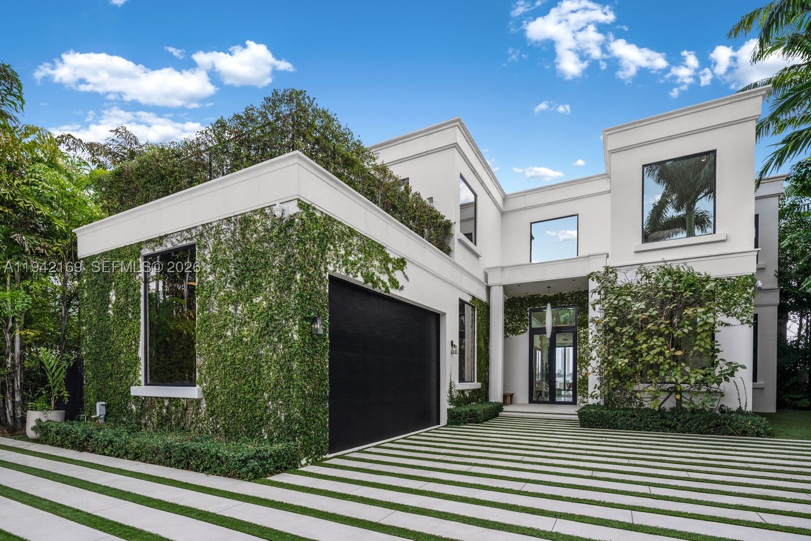 33 E Dilido Dr