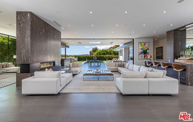 2002 Loma Vista Drive