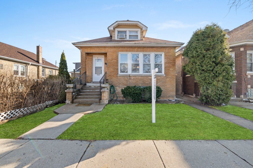 5349 W Fletcher Street