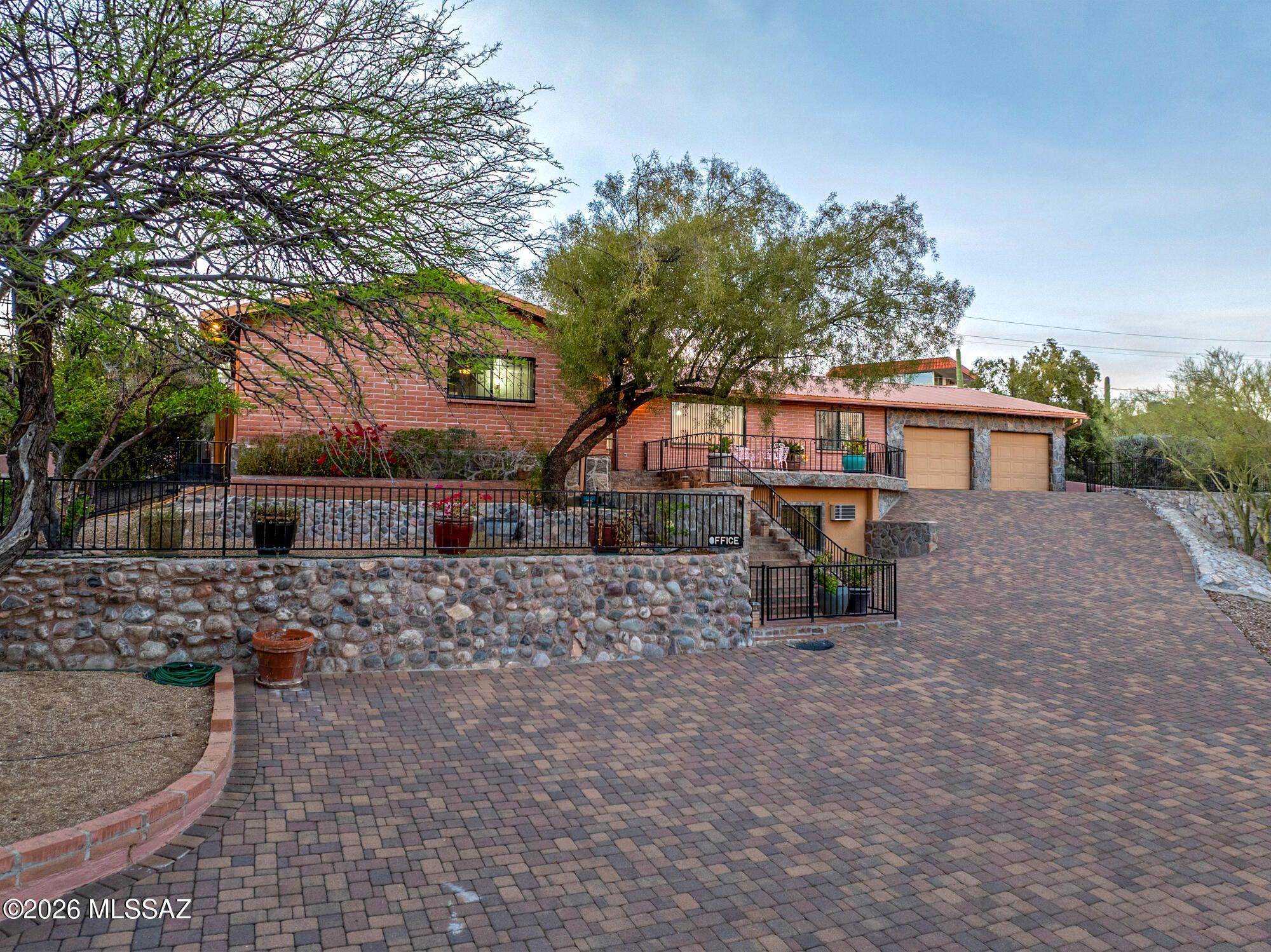 3050 W Calle De Dalias