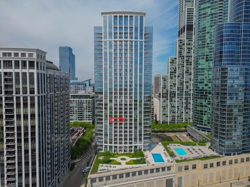 1235 S Prairie Avenue 1303