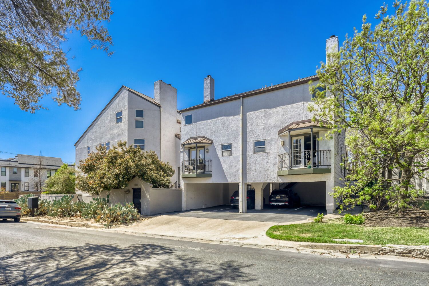 1500 Woodlawn Boulevard 105