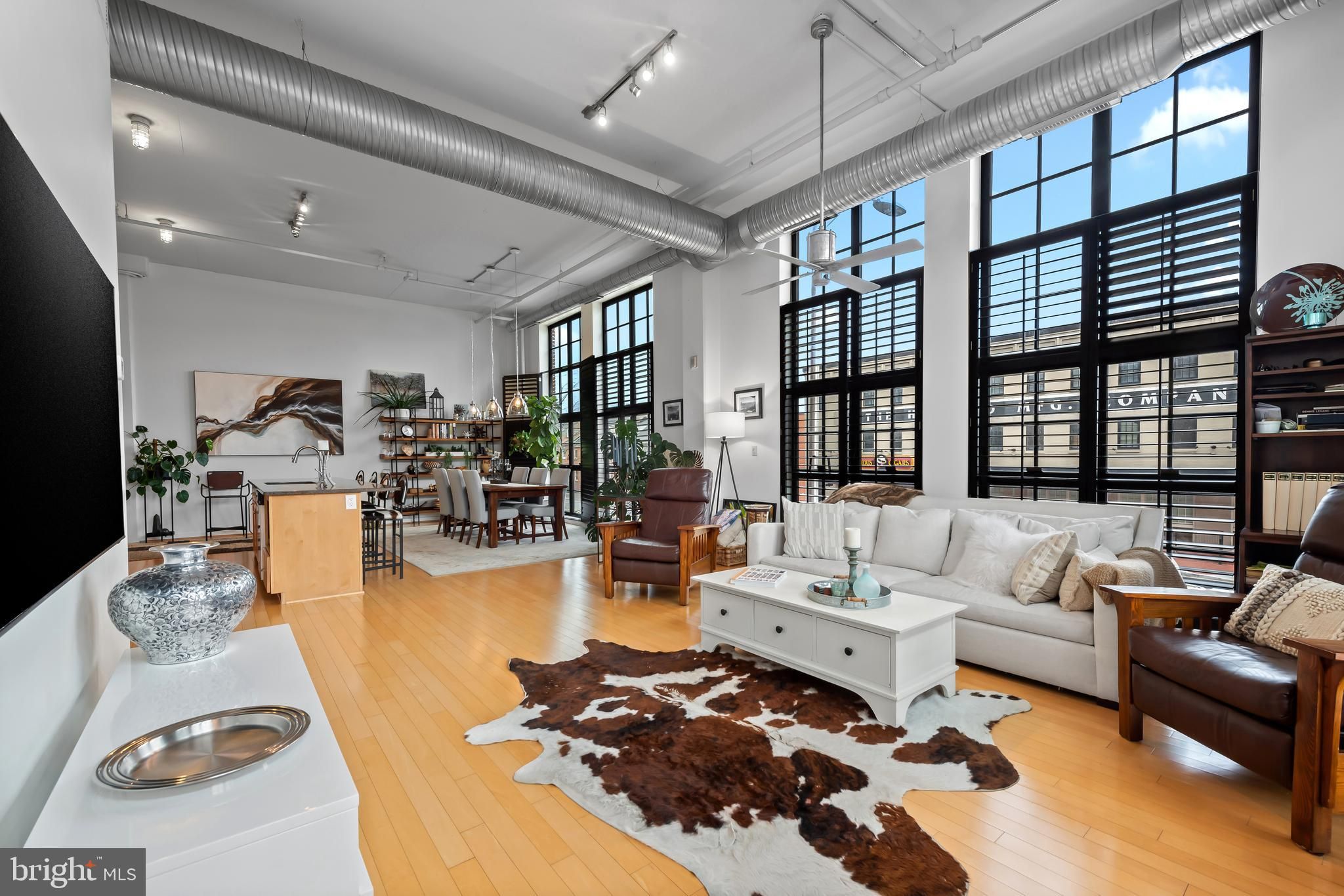 1220 Bank Street 204