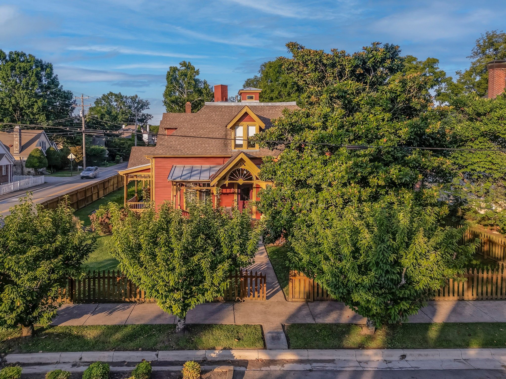 305 4th Ave S