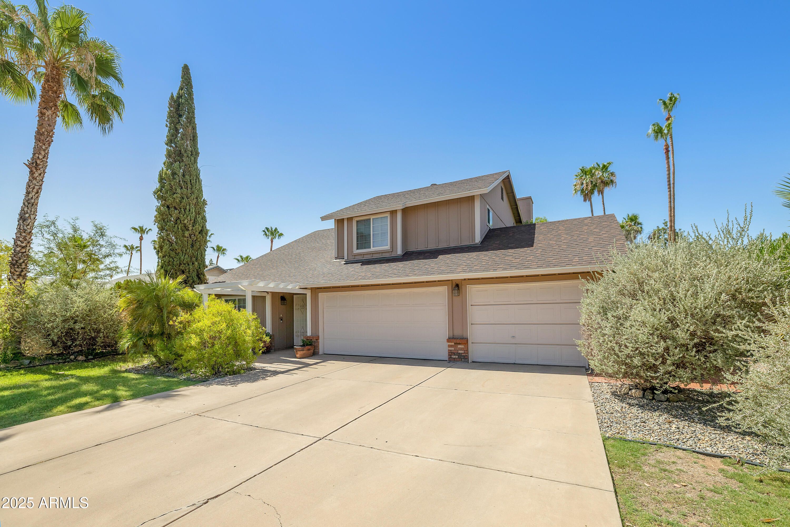 4637 E Beverly Lane