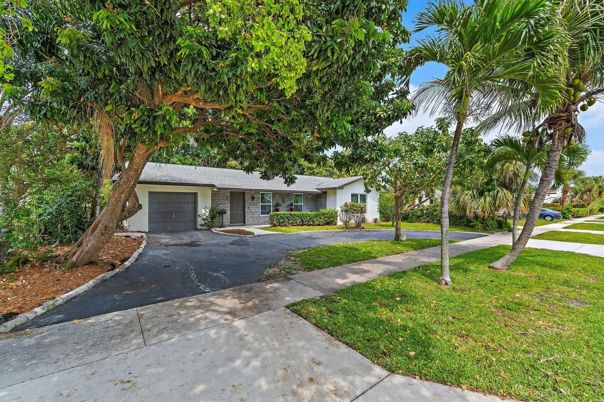 425 Greenbriar Drive