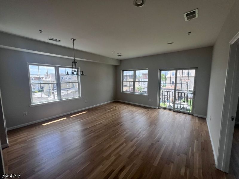 351 S Broad St 307