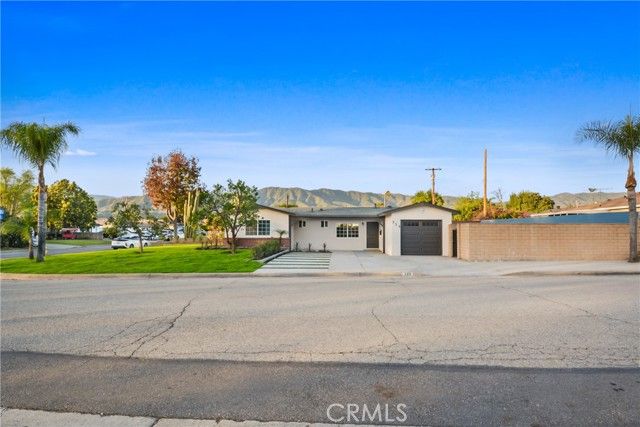 339 W Mauna Loa Avenue