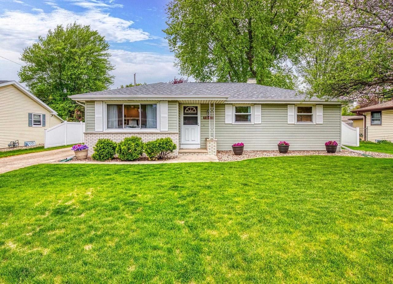1041 Honeysuckle Lane