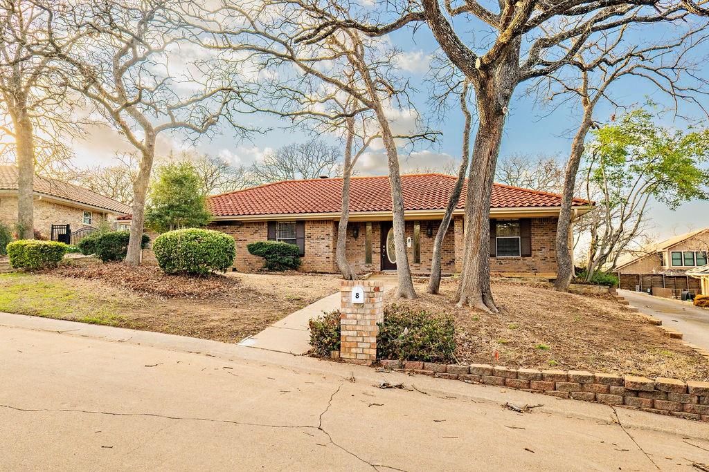 8 Lake Forest Drive