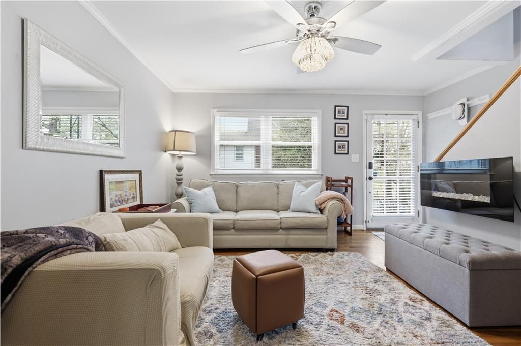 381 10th Street Ne 4