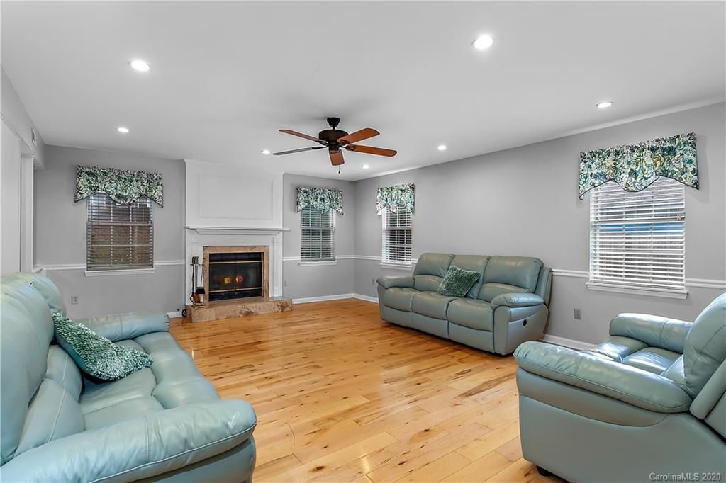 Lynton Place Charlotte Nc Homes For Sale Real Estate Neighborhoods Com