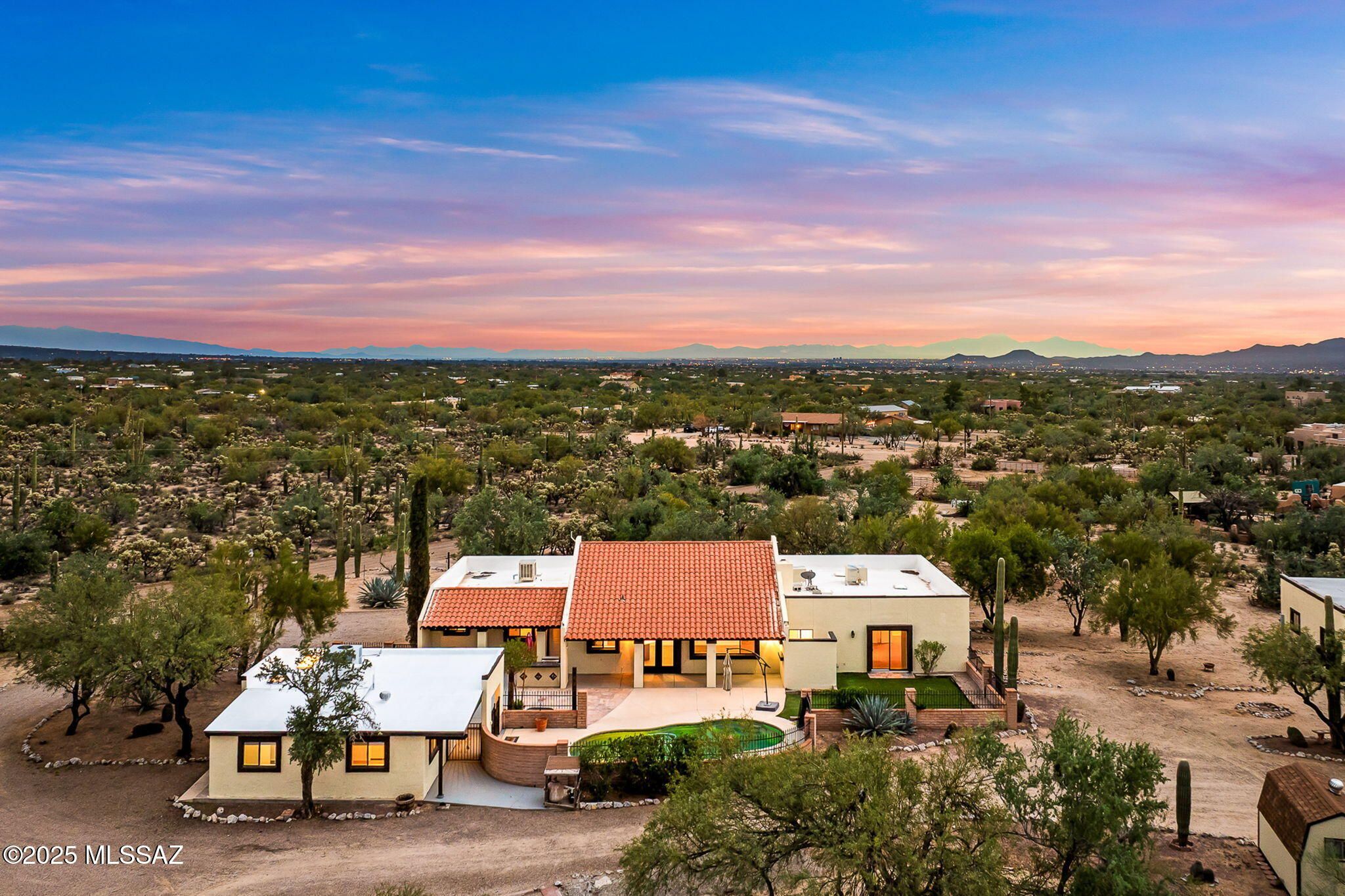 11071 N Paisano Avenue