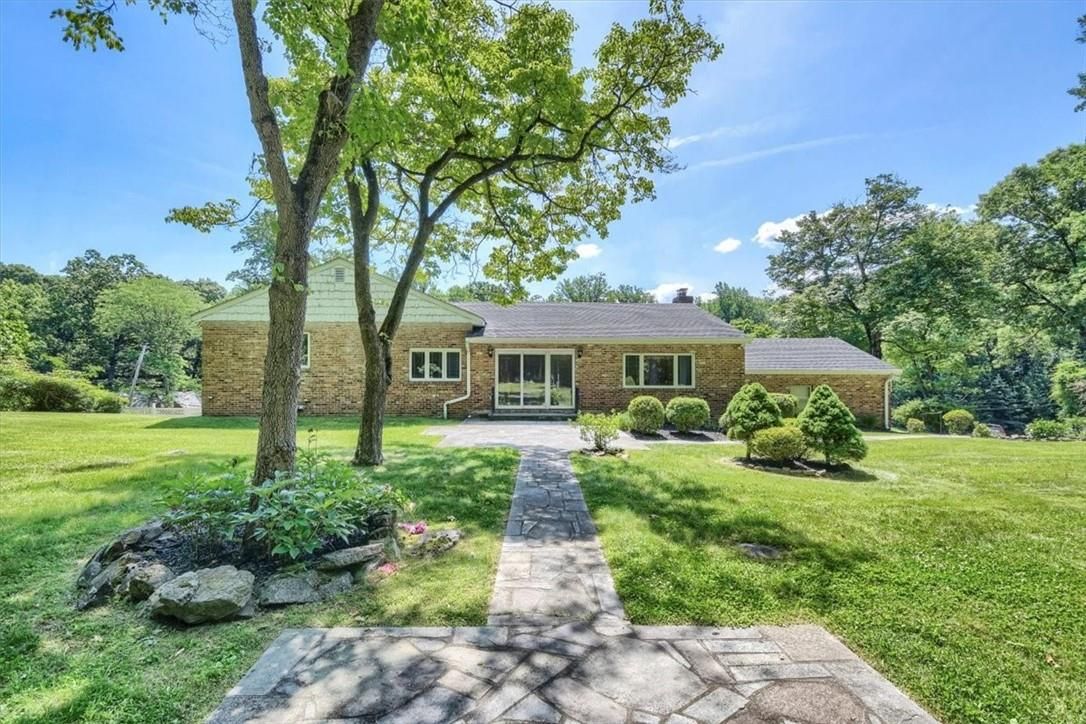 55 Mount Airy Road E