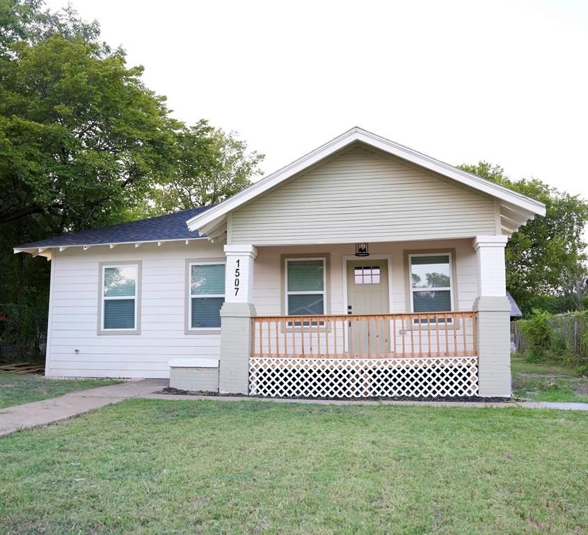 1507 E Maddox Avenue