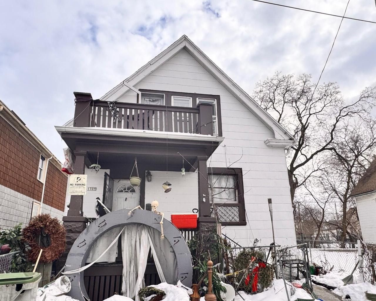 1309 West Cottage Place