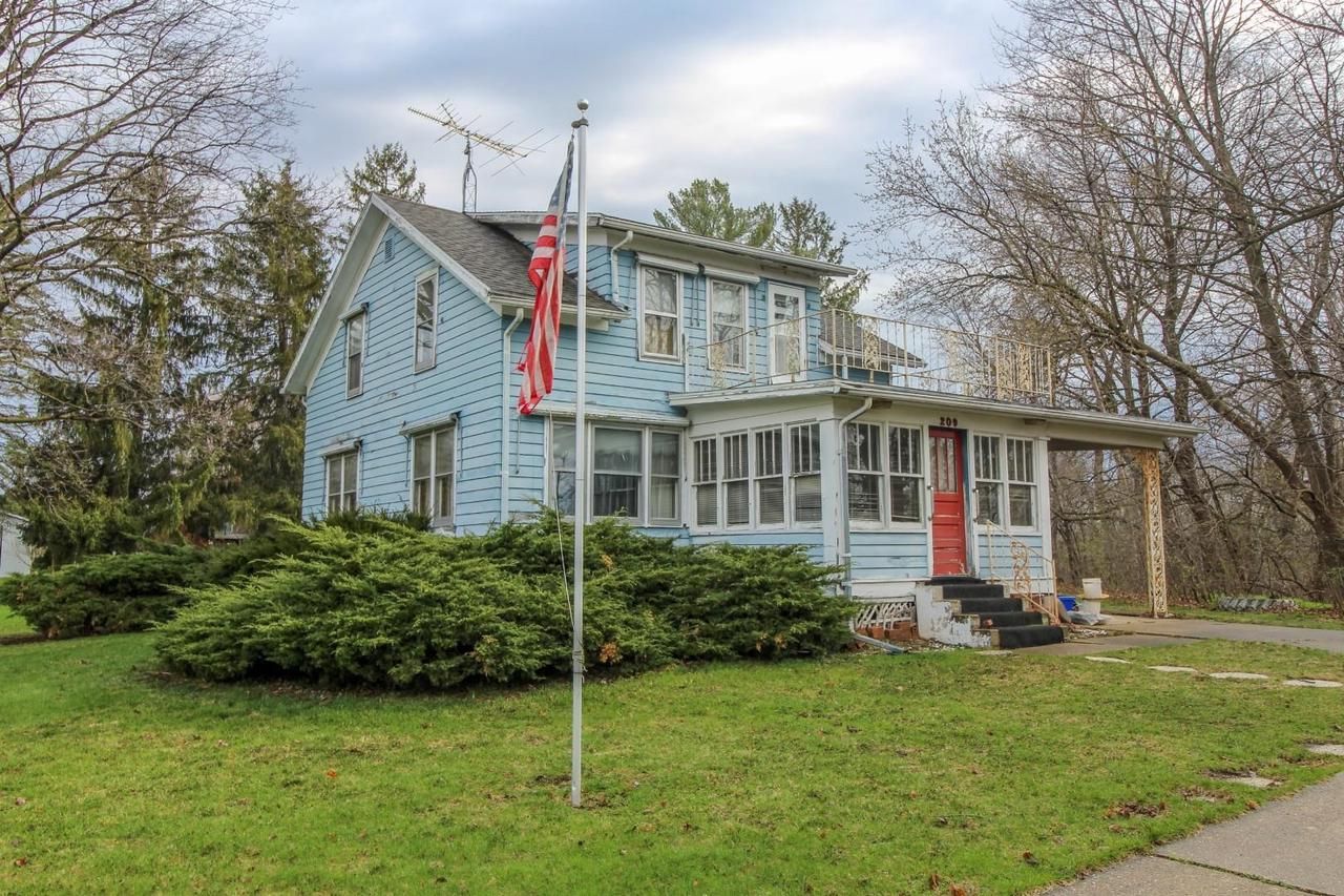209 North Pleasant Street