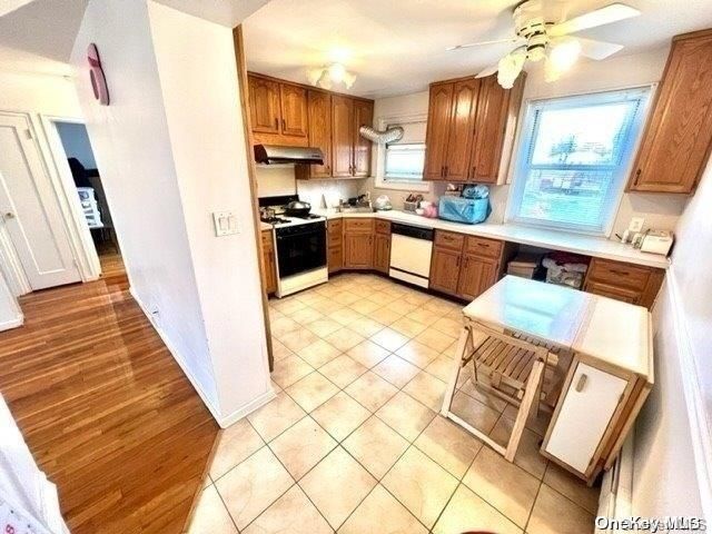 216-73 68 Avenue 1
