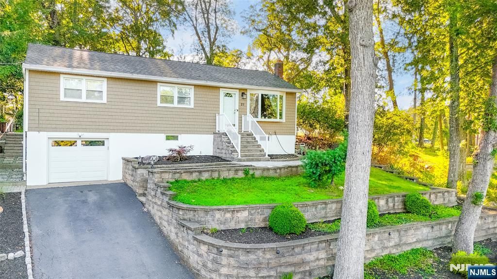 27 Minnehaha Boulevard