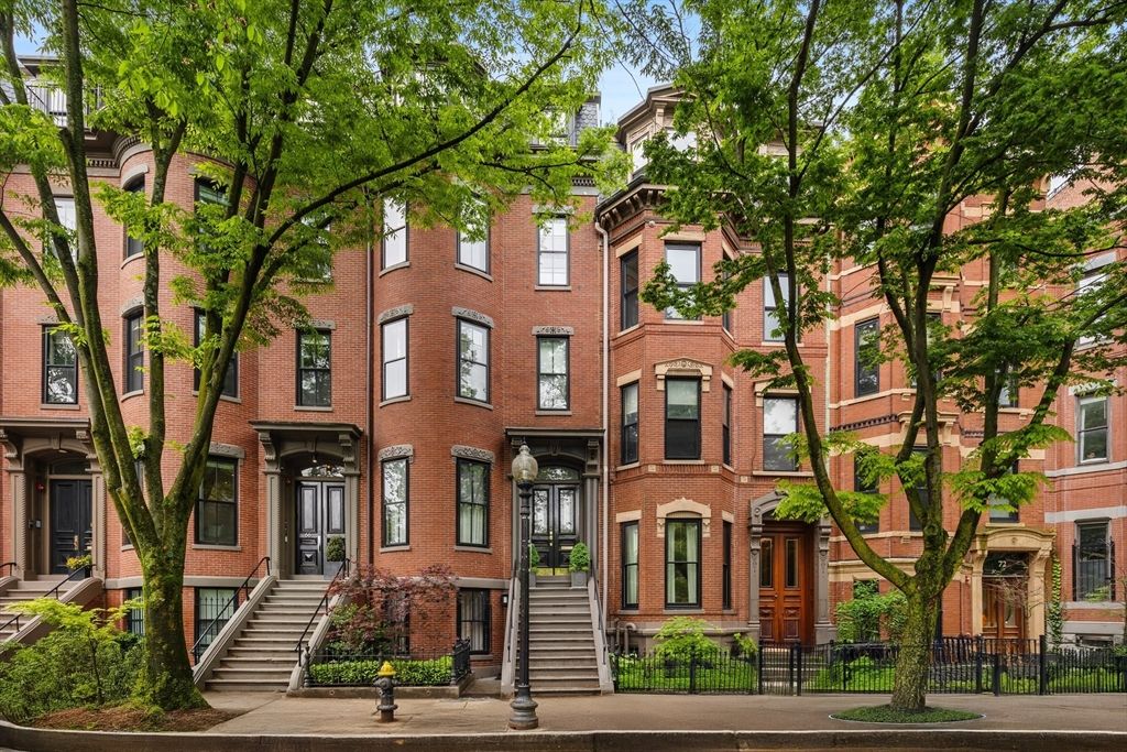 68 W Rutland Sq.