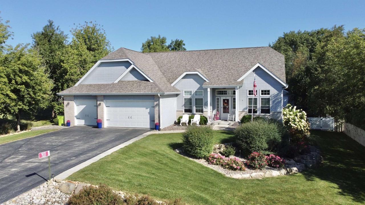 933 East Meadow Circle