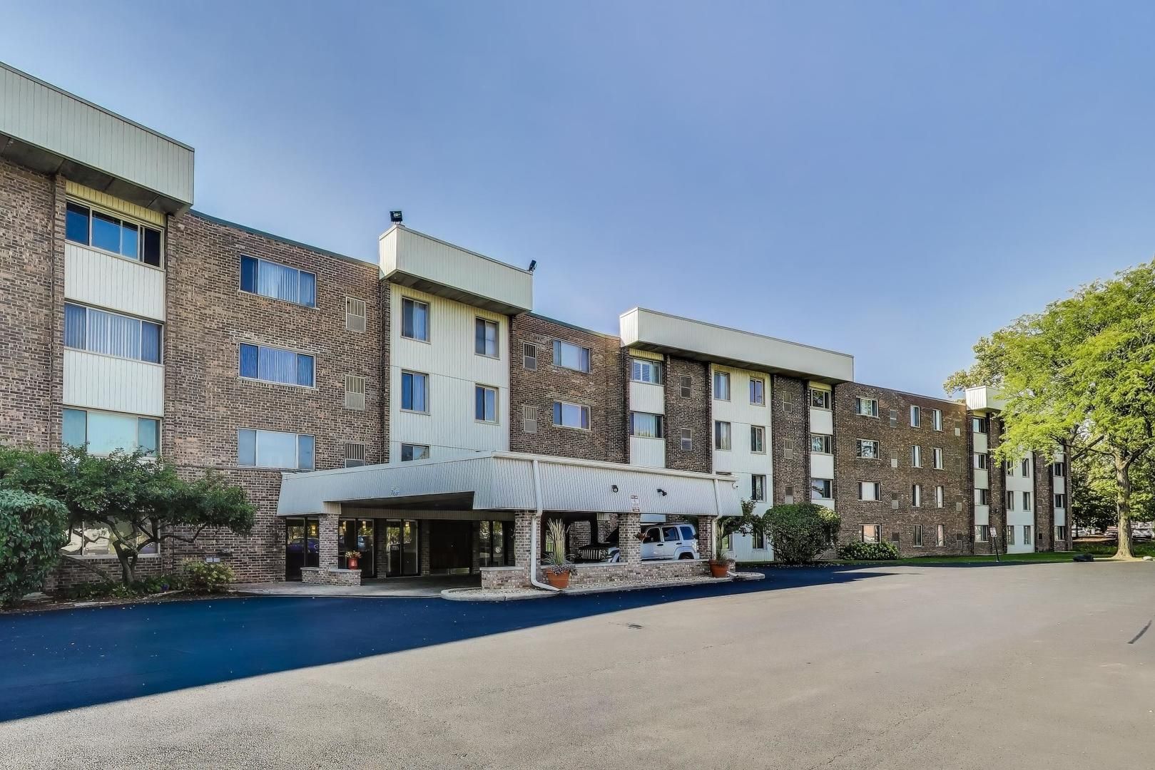 841 N York Street 109