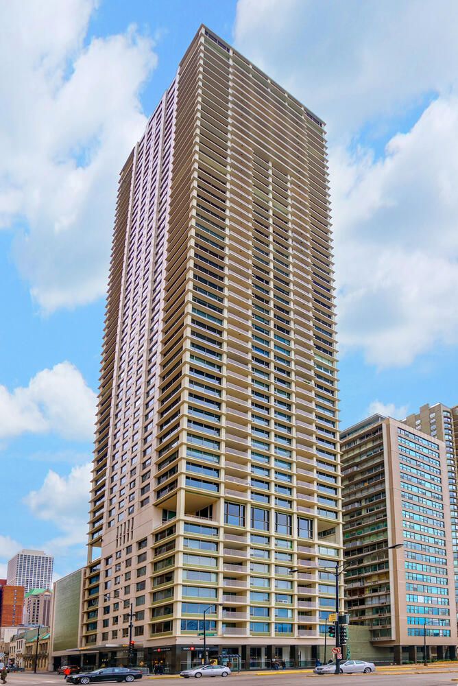 1000 N Lake Shore Plaza 47AB