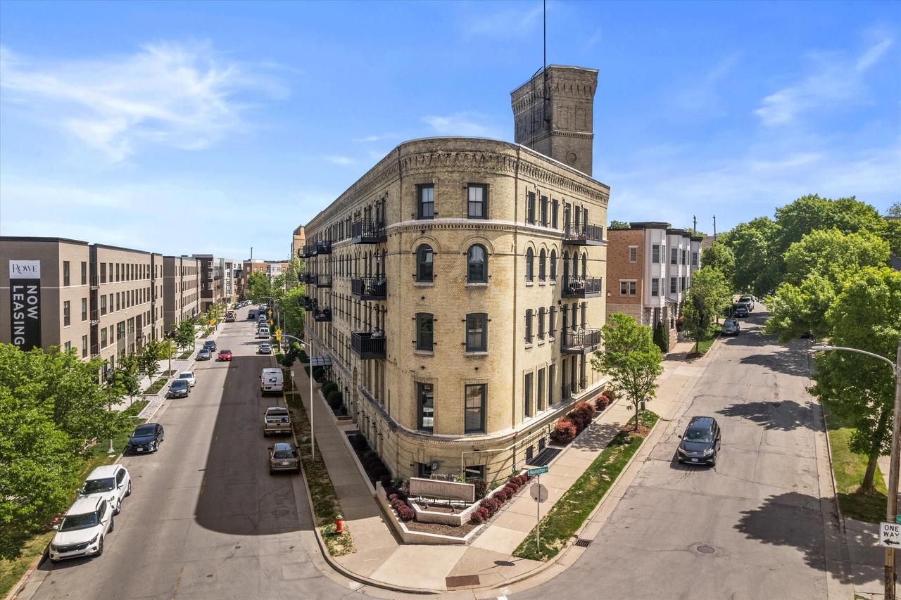 1818 N Water Street 303