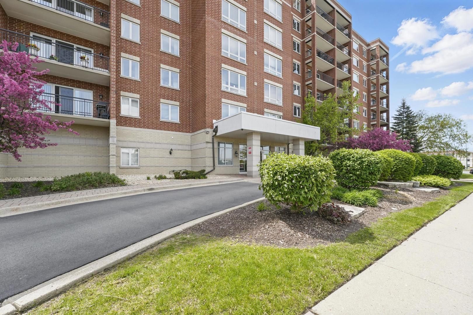 5555 N Cumberland Avenue 605