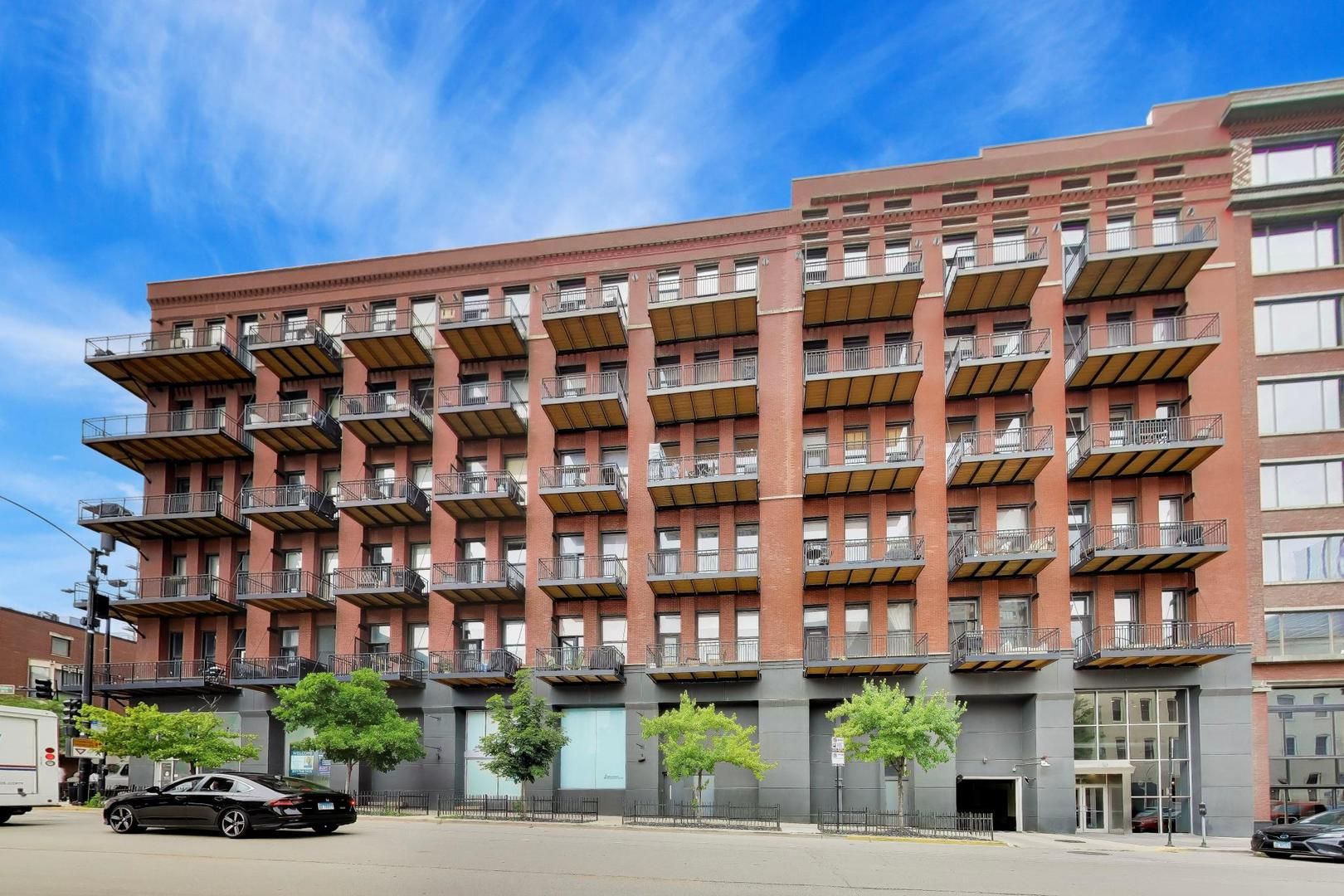 616 W Fulton Street 503