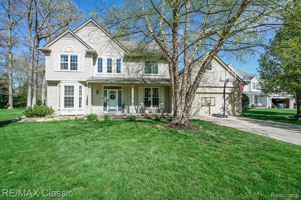 Trotters Pointe South Lyon Mi Homes For Sale Real Estate Neighborhoods Com