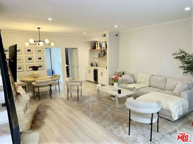 5139 Balboa Boulevard 2