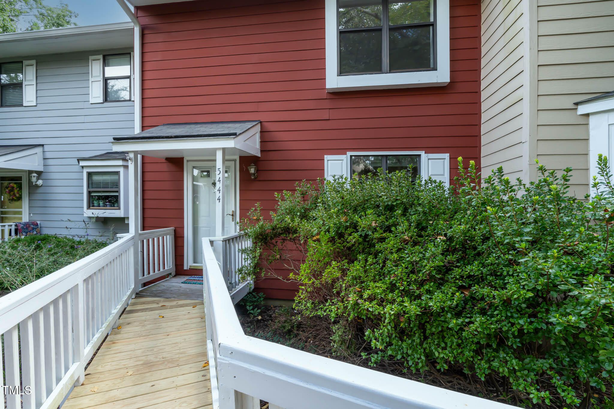 5444 Pine Top Circle