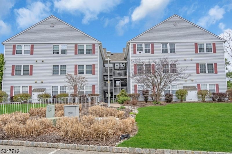 64 Dayton Ct 302