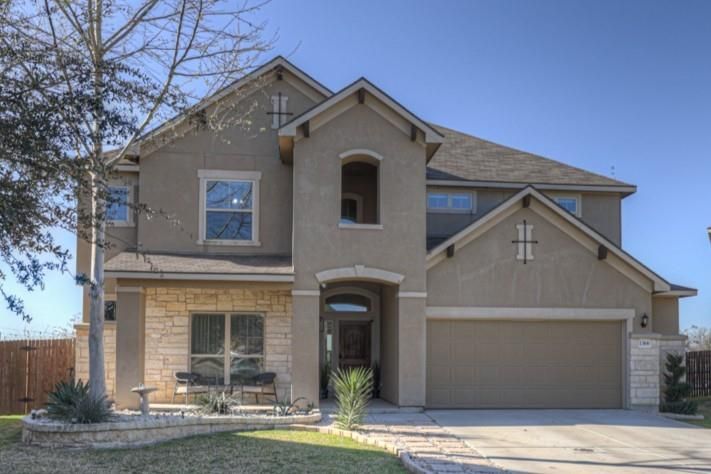1366 Garden Laurel