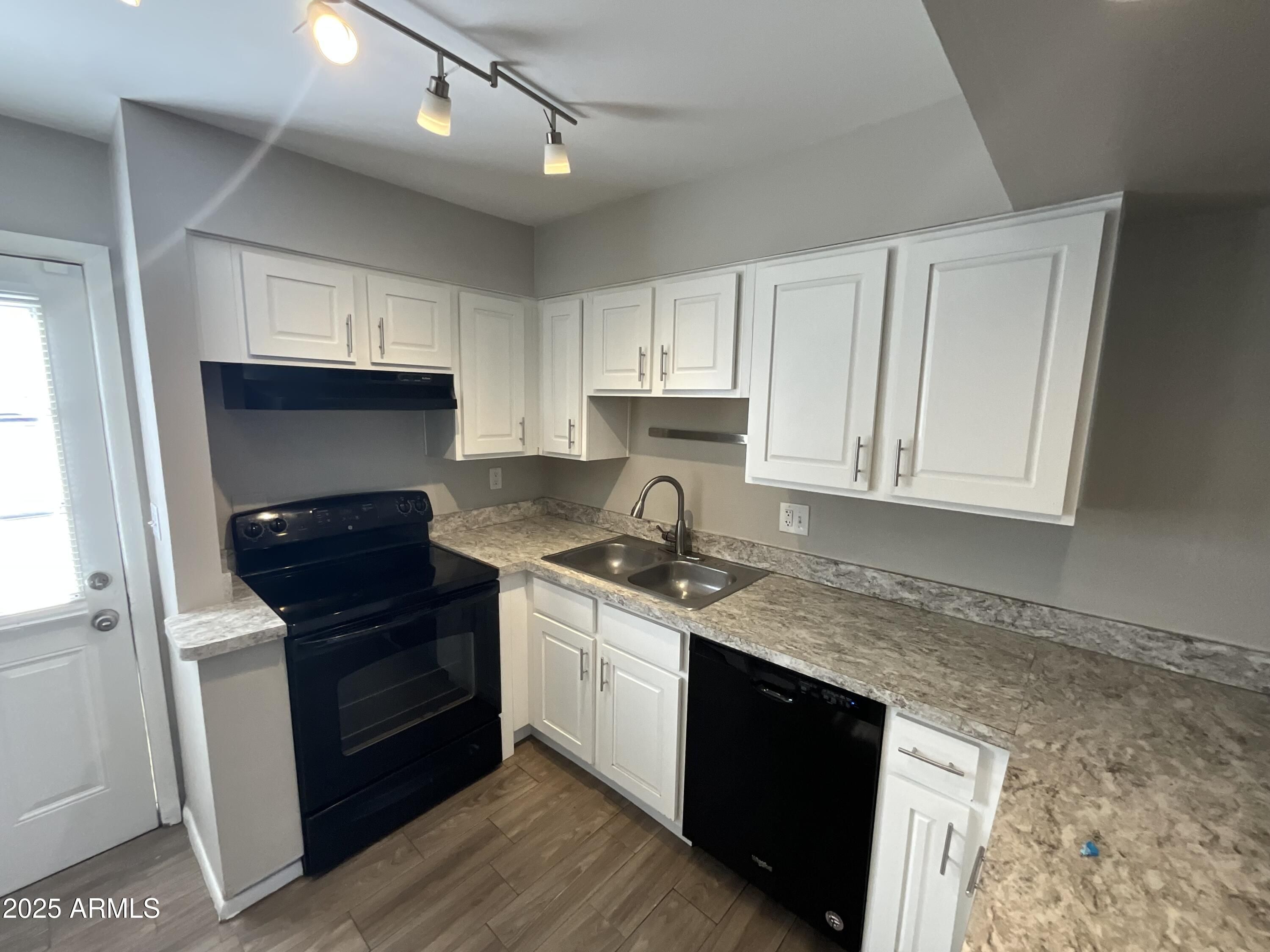 810 E Colter Street 11