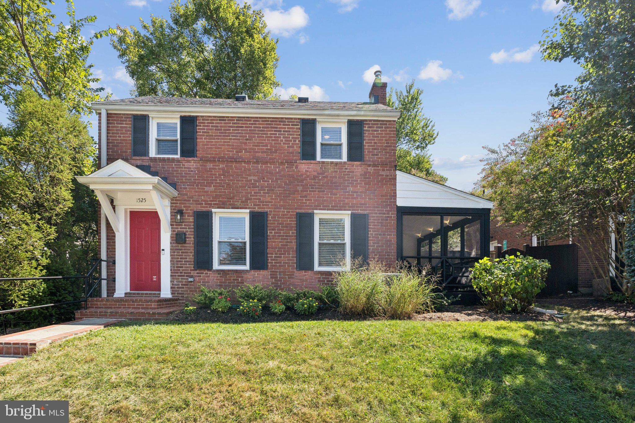 1525 N Longfellow Street