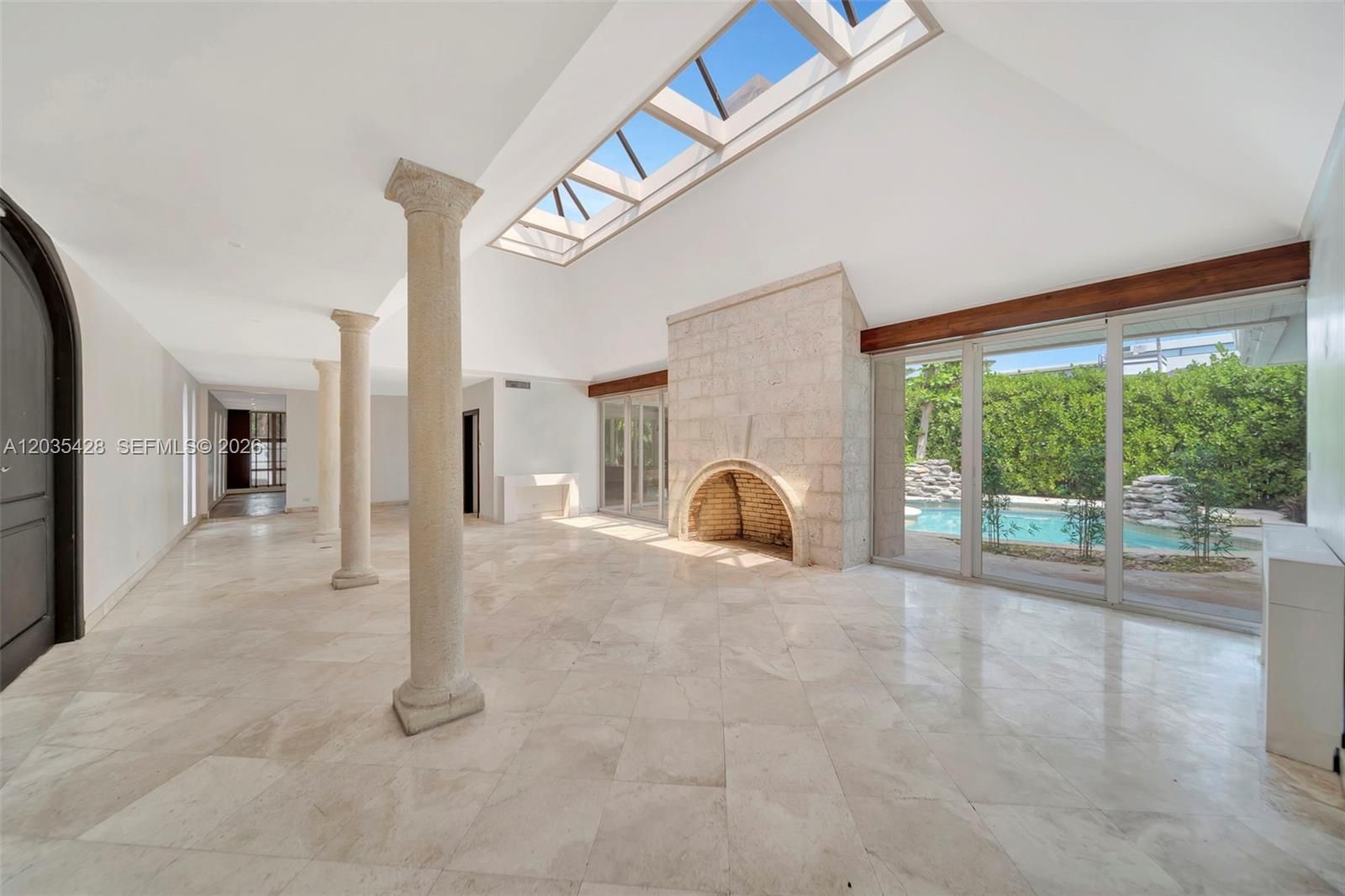 111 S Hibiscus Drive