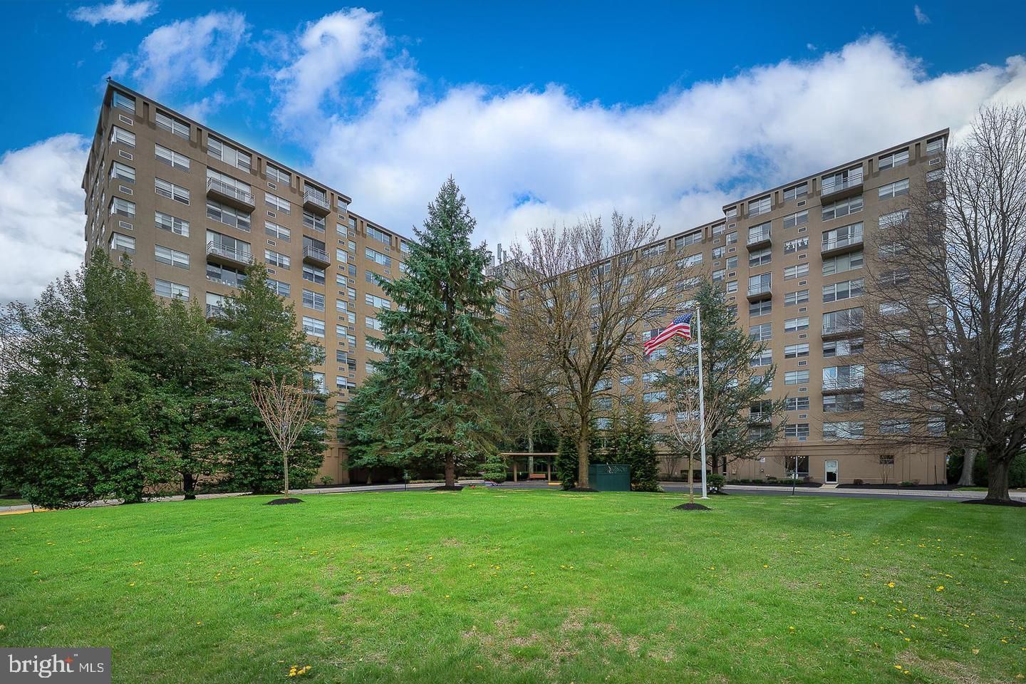 1030 E Lancaster Ave 128