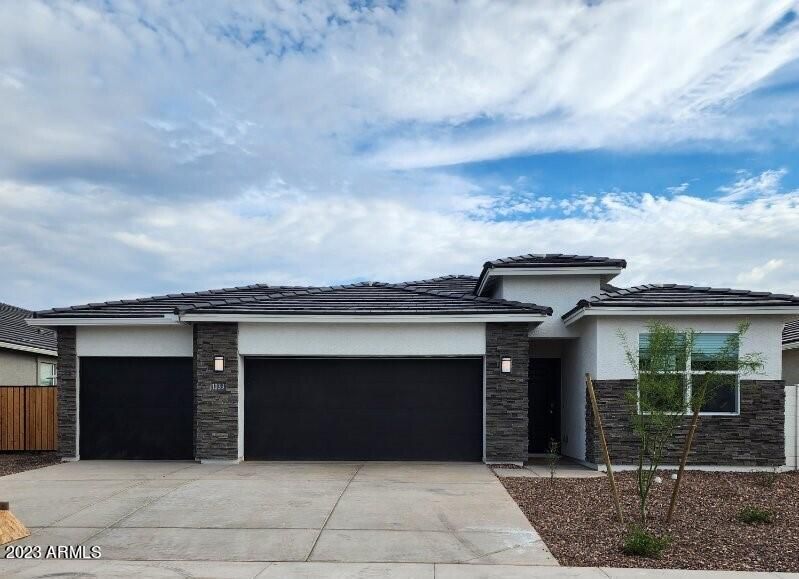 10331 W Tamarisk Avenue